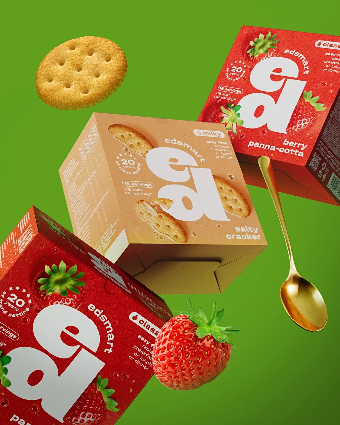 Opakowania Edsmart zawieszone w dynamicznej kompozycji na zielonym tle.