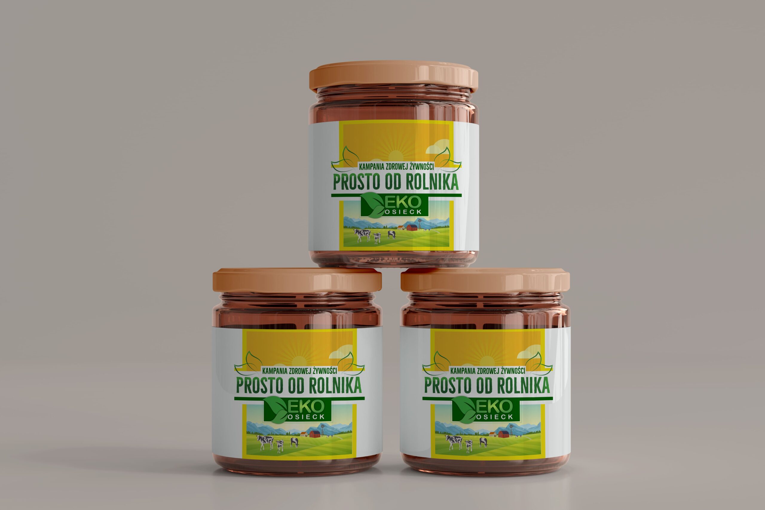 Opakowanie kartonowe z etykietą "Prosto od Rolnika" otoczone suszonymi owocami i ziarnami – ekologiczny design marki Eko Osieck